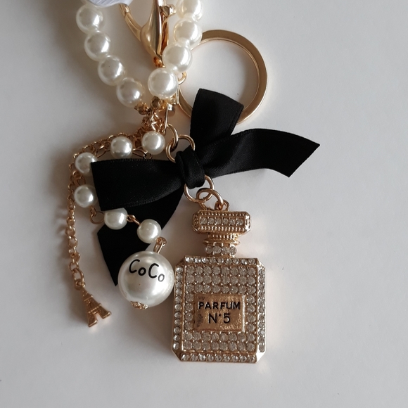 Chanel Fan Key Chain - Picture 5 of 5